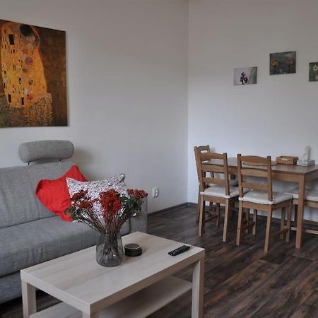 Apartment In Praha 3 Bagian luar foto