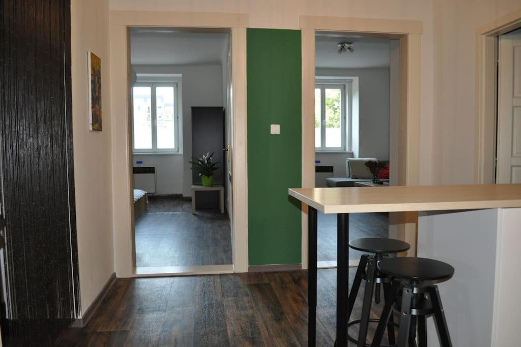 Apartment In Praha 3 Bagian luar foto