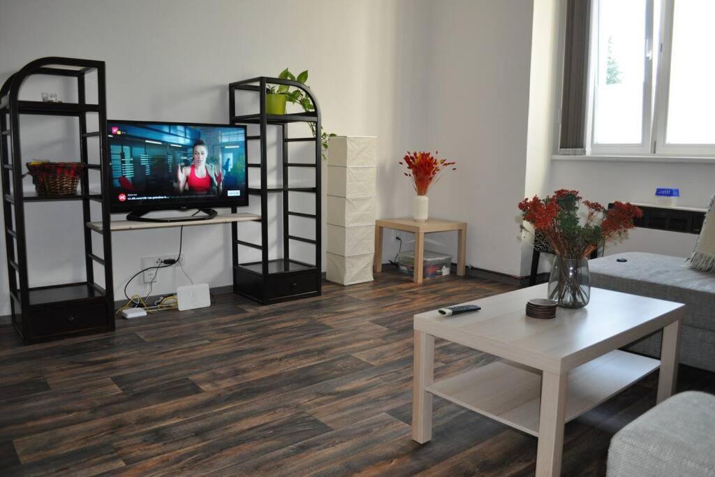 Apartment In Praha 3 Bagian luar foto