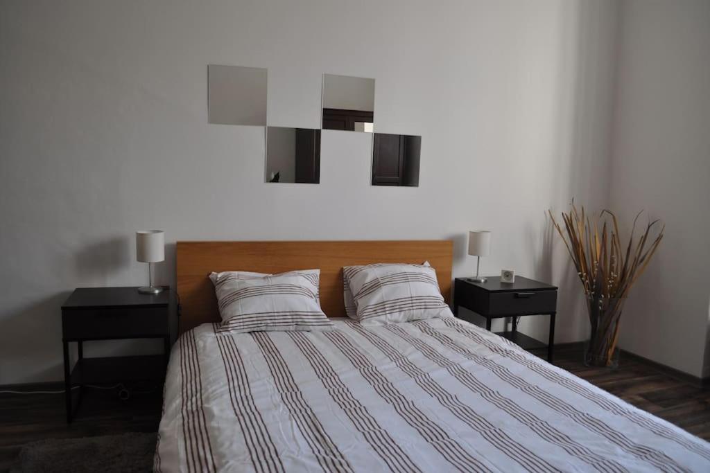 Apartment In Praha 3 Bagian luar foto